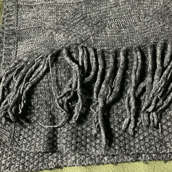 Coldwater Creek gray, fringed poncho.  One size fits most. - Picture 6 of 8